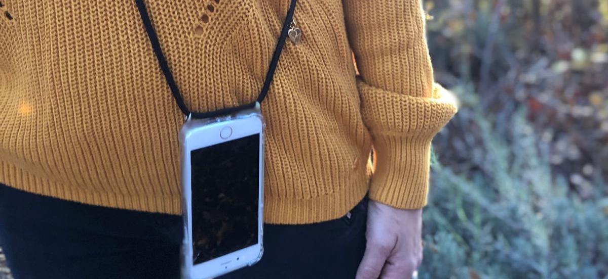 Tbags sind Handyhüllen, mit denen sich Smartphones direkt am Körper tragen lassen.